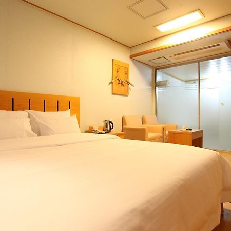 Prince Hotel Seoul Exteriör bild