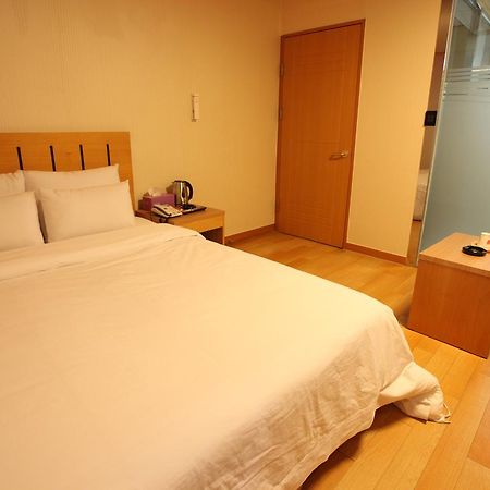 Prince Hotel Seoul Exteriör bild
