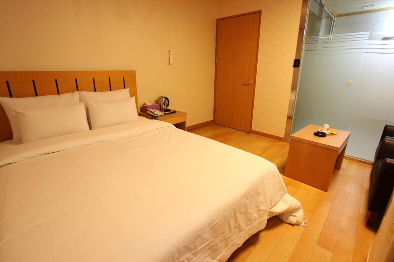 Prince Hotel Seoul Exteriör bild