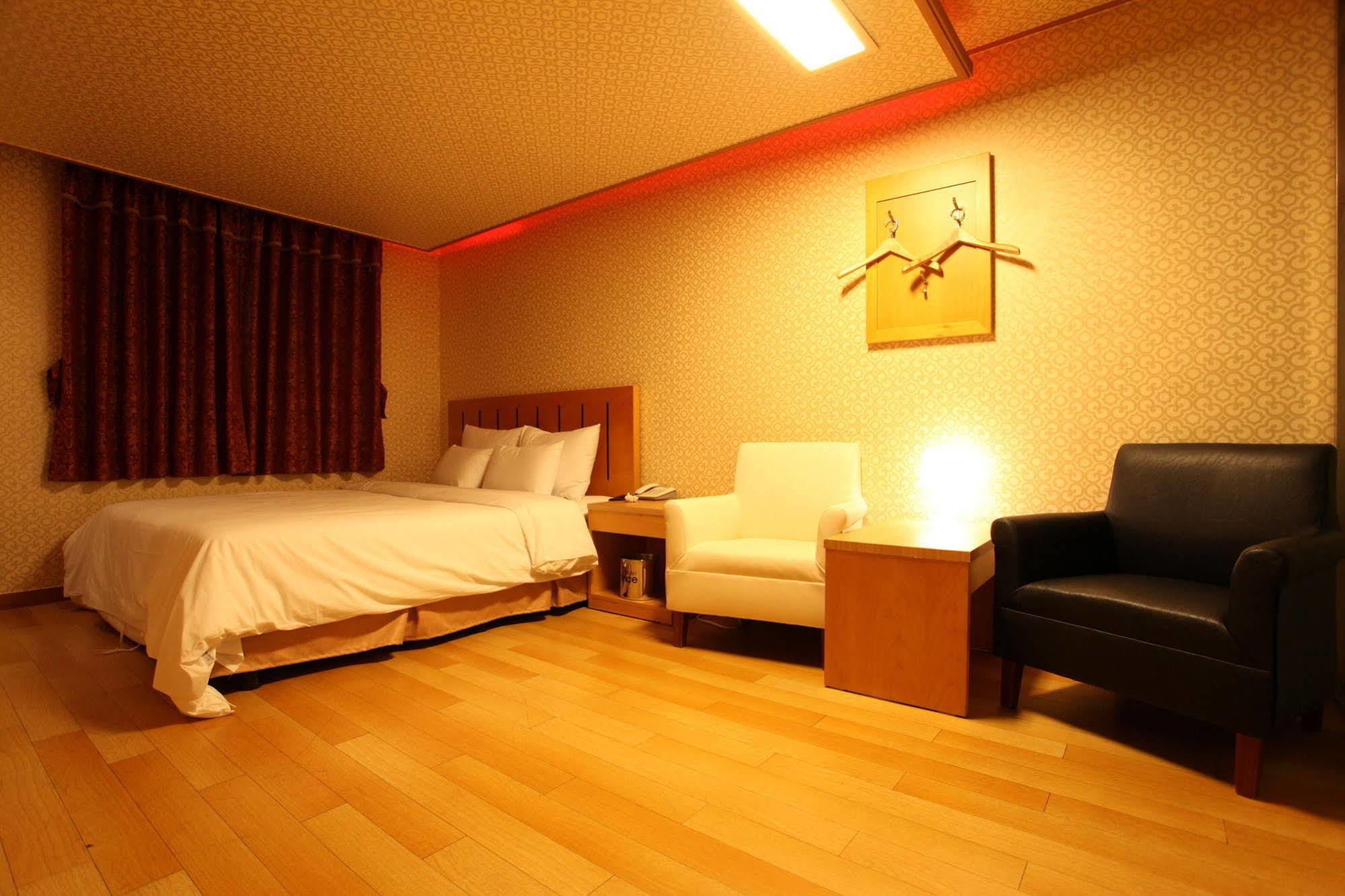 Prince Hotel Seoul Exteriör bild