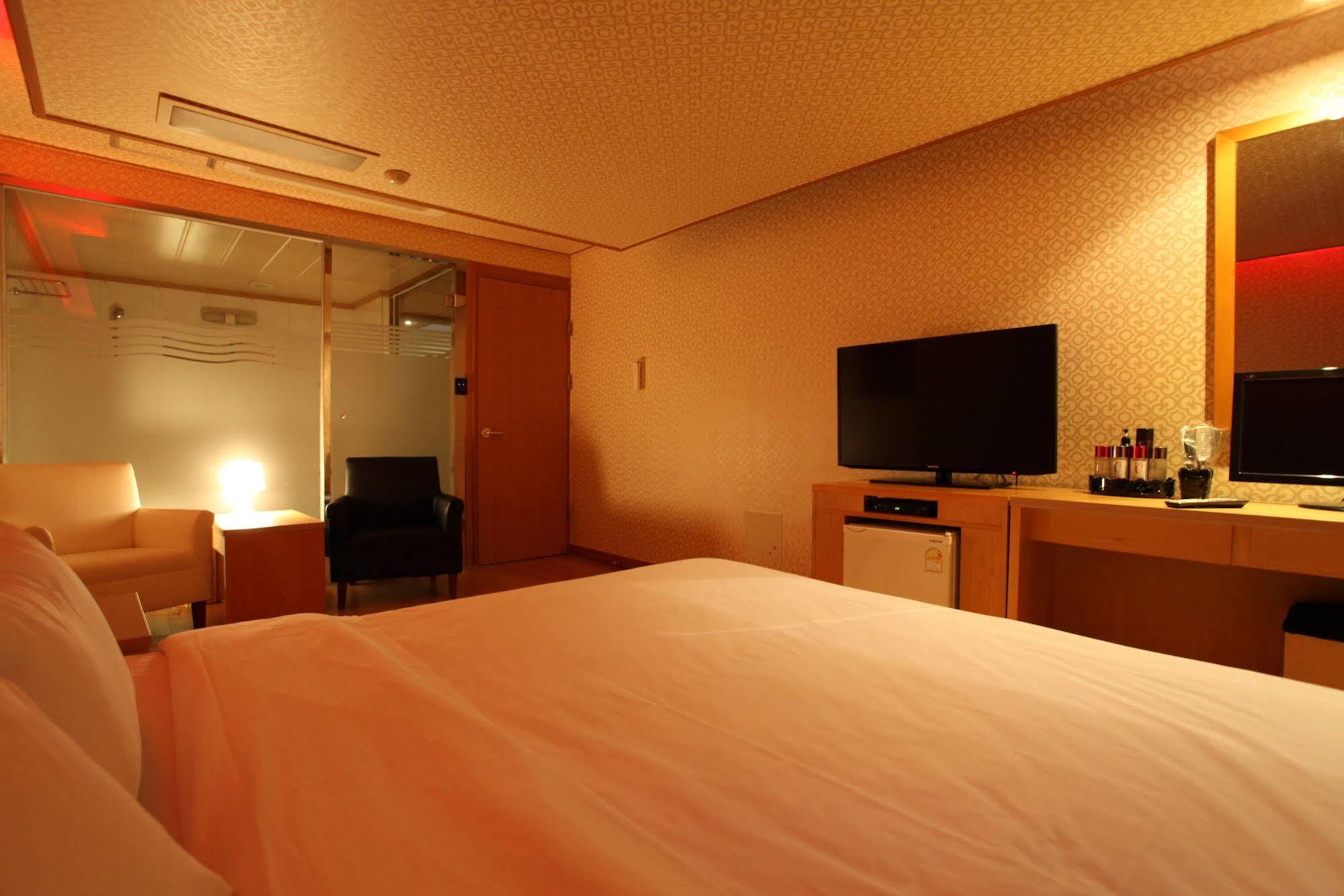 Prince Hotel Seoul Exteriör bild