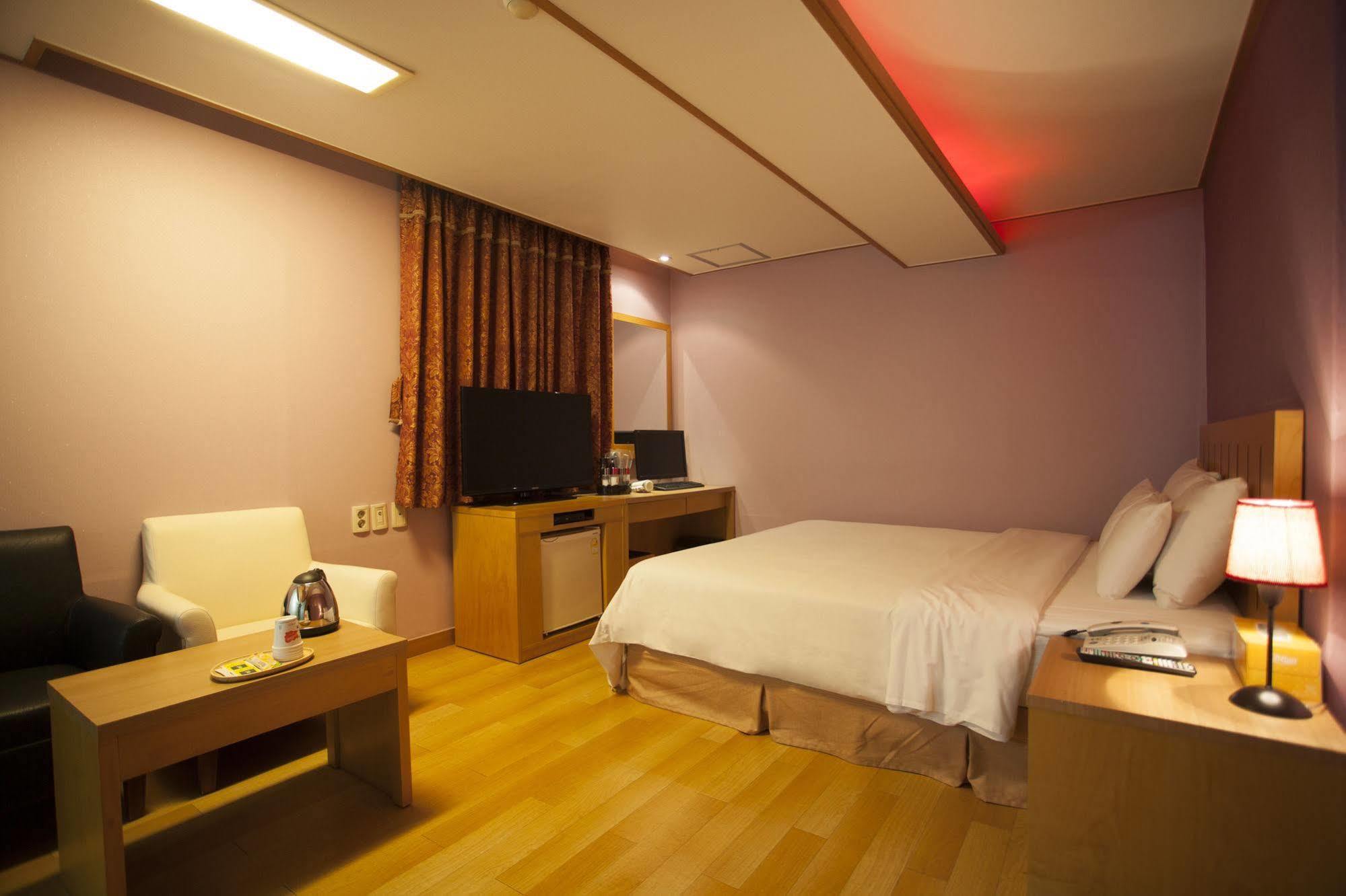 Prince Hotel Seoul Exteriör bild