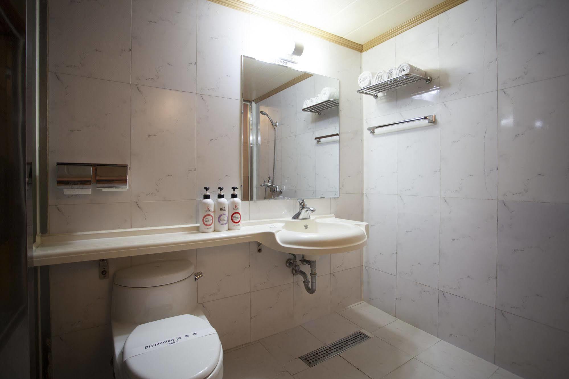 Prince Hotel Seoul Exteriör bild